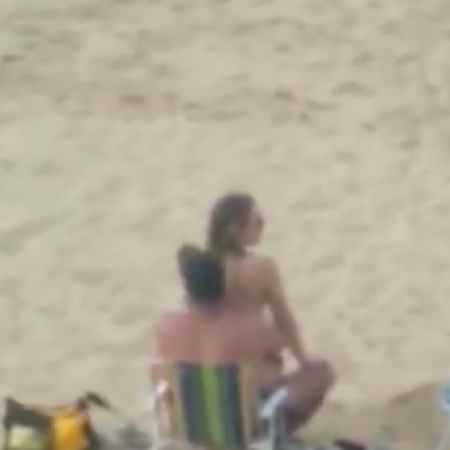 VÍDEO: CASAL É FLAGRADO FAZENDO SEXO EM PRAIA