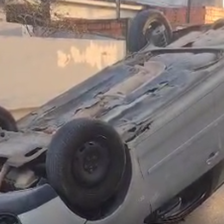 VÍDEO: CARRO CAPOTA E PARA COM O TETO JUNTO AO CHÃO EM VIA NA SANTA LÚCIA