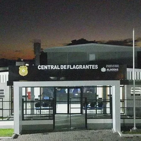 MULHER É PRESA APÓS ESFAQUEAR MARIDO DURANTE DISCUSSÃO