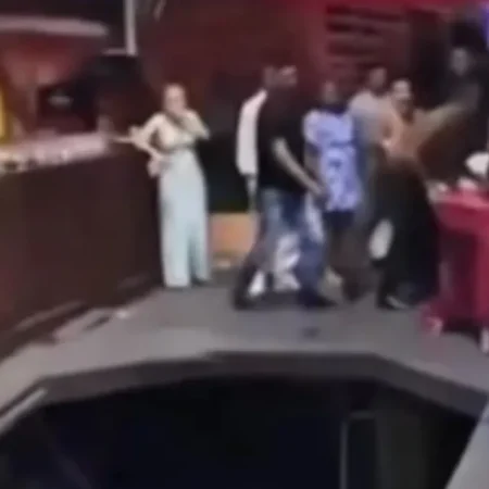 CHÃO DE CASA DE EVENTO CEDE E DEIXA 11 PESSOAS FERIDAS