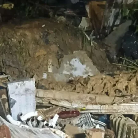 CHUVAS EM PE DEIXAM 4 MORTOS, 5 FERIDOS, 1.096 DESABRIGADOS E 1.094 DESALOJADOS