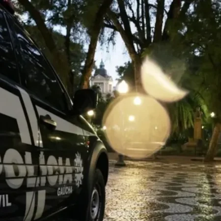 CRIANÇAS ENCONTRAM OSSADA HUMANA ENQUANTO JOGAVAM FUTEBOL