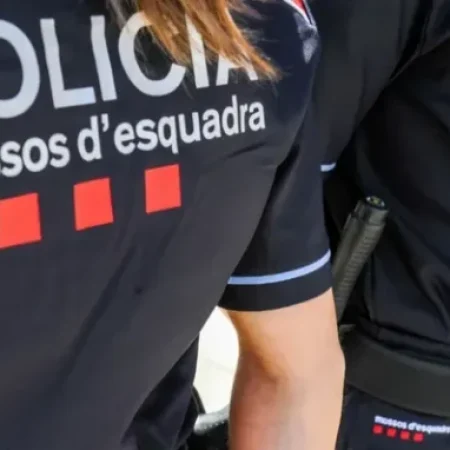 FAMÍLIA CONVIVE POR 2 ANOS COM CORPO DE HOMEM NO SOFÁ DE CASA