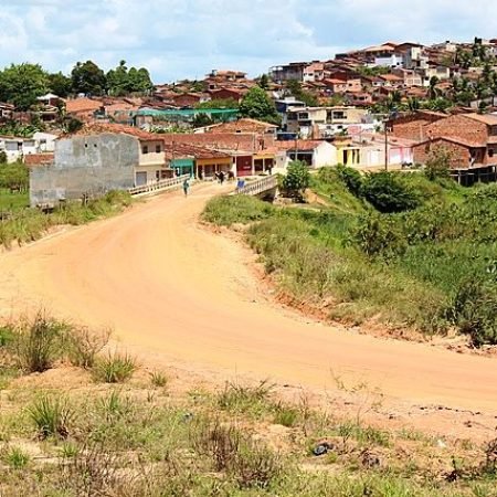 APÓS BRIGA DENTRO DE BAR, HOMENS ATIRAM CONTRA RESIDÊNCIA