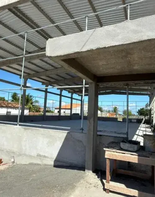 EM DELMIRO GOUVEIA, OBRAS DAS QUADRAS POLIESPORTIVAS DE CARAÍBAS DO LINO E ALTO BONITO ENTRAM EM FASE FINAL