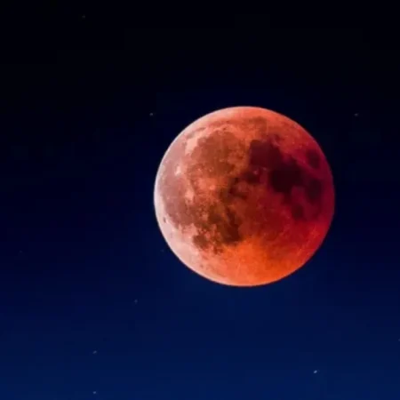 ECLIPSE LUNAR PARCIAL PODERÁ SER VISTO EM TODO O BRASIL NESTA MADRUGADA