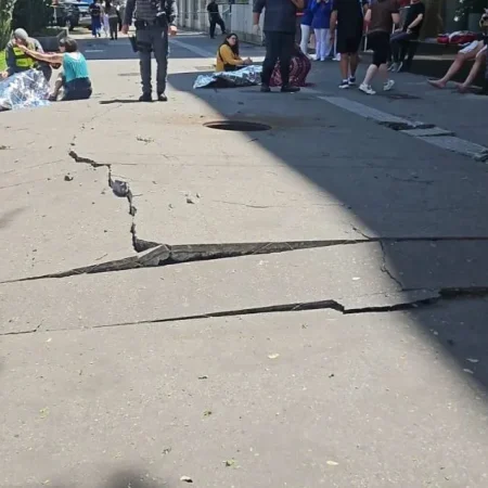 EXPLOSÃO DE BUEIRO EM AVENIDA FERE 2 MULHERES E 1 HOMEM