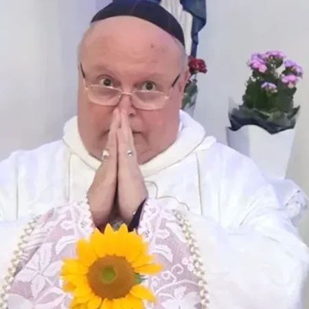 FALSO PADRE VOLTA APÓS CONDENAÇÃO E ENGANA FAMÍLIA POR MAIS DE 10 ANOS