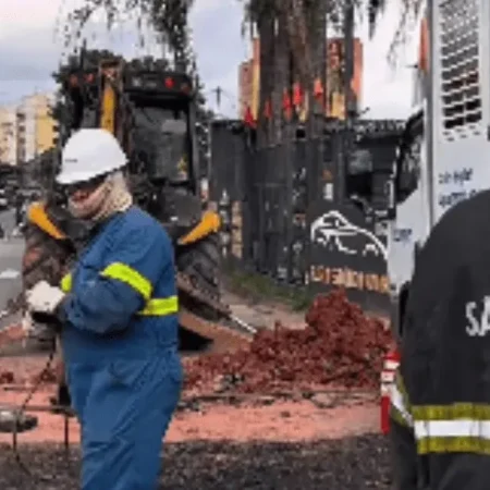 FAMÍLIAS SÃO RETIRADAS DE RESIDÊNCIAS APÓS VAZAMENTO DE GÁS