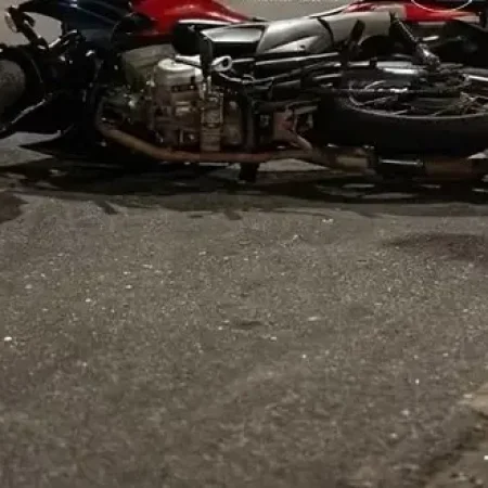MOTOCICLISTA FICA FERIDO APÓS COLISÃO COM CACHORRO EM AVENIDA DE DELMIRO GOUVEIA