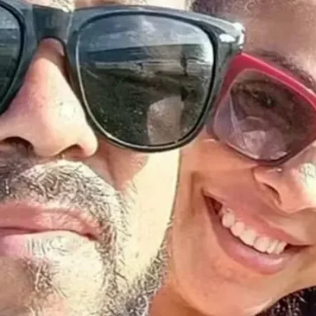 FILHO MATA PAI E MADRASTA A TIROS E É ENCONTRADO ESCONDIDO EM BAR