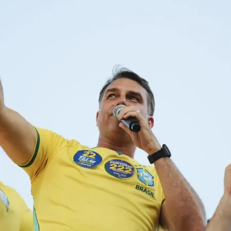 FLÁVIO BOLSONARO TEM MAIS DE 258 MIL VOTOS E VENCE LULA