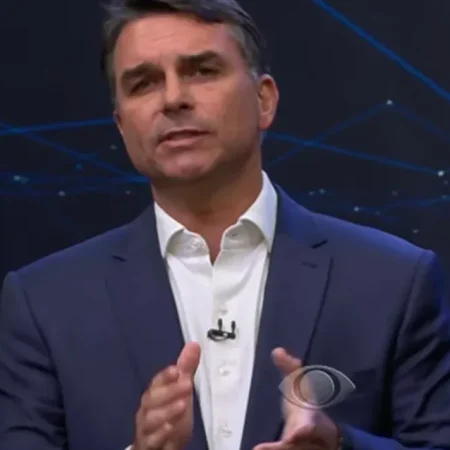ALIADOS E ADVOGADOS TENTAM FALAR COM FLÁVIO, MAS NÃO CONSEGUEM CONTATO