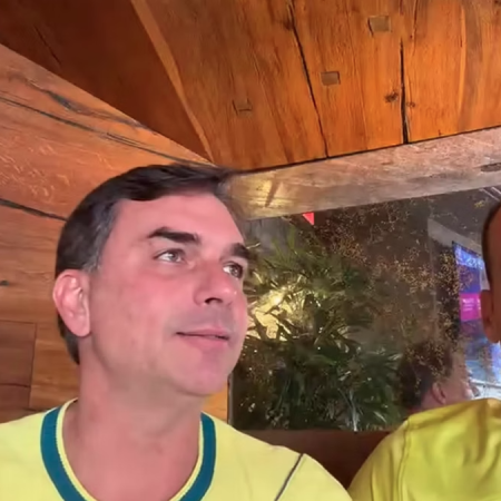 EDUARDO BOLSONARO PEDE QUE COMUNIDADE INTERNACIONAL NÃO ACEITE VITÓRIA DE LULA E PRESSIONE POR ANULAÇÃO