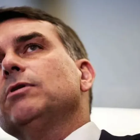 FLÁVIO NEGA QUE PRETENDA TIRAR NOSSA SENHORA APARECIDA COMO PADROEIRA