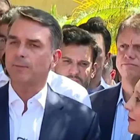 FLÁVIO RECEBE APOIO FORMAL DO PODEMOS NA DISPUTA PELO 2º TURNO