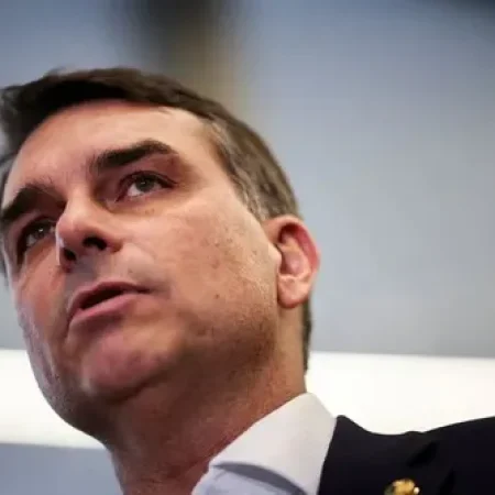 FLÁVIO VÊ “ATO DE DESESPERO” EM BOLSA FAMÍLIA E DIZ QUE MEDIDA É ILEGAL