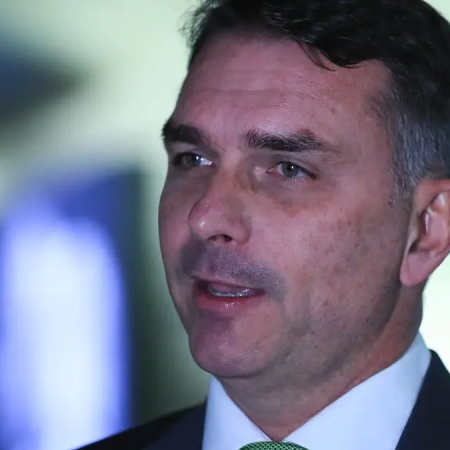 FLÁVIO VOTA À DISTÂNCIA A FAVOR DO FIM DA 6X1