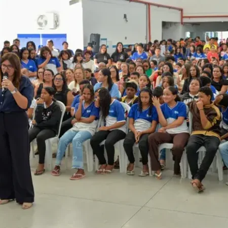 ZIANE COSTA INAUGURA NOVA ESCOLA NO BAIRRO PEDRA VELHA COM CAPACIDADE PARA 500 ALUNOS
