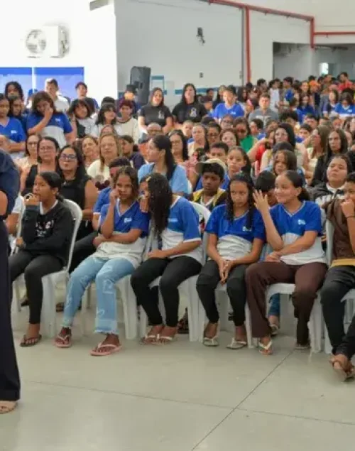 ZIANE COSTA INAUGURA NOVA ESCOLA NO BAIRRO PEDRA VELHA COM CAPACIDADE PARA 500 ALUNOS