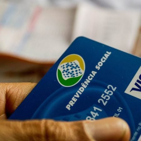 FILHO É PRESO POR AGREDIR E FICAR COM PARTE DA APOSENTADORIA DA MÃE