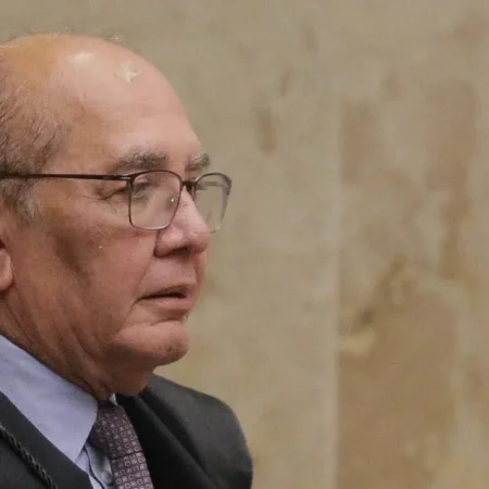 GILMAR DECIDE QUE REAJUSTE DE LULA AO BOLSA FAMÍLIA NÃO VIOLA LEI ELEITORAL