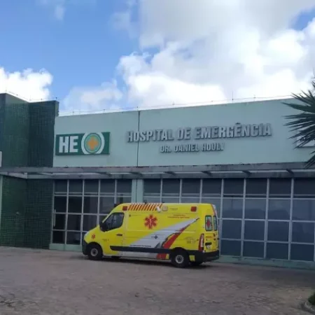 JOVEM DE 21 ANOS SOFRE DIVERSOS FERIMENTOS EM QUEDA DE MOTO