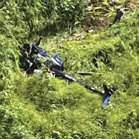 HELICÓPTERO CAI EM CAMPINA GRANDE COM QUATRO PESSOAS A BORDO