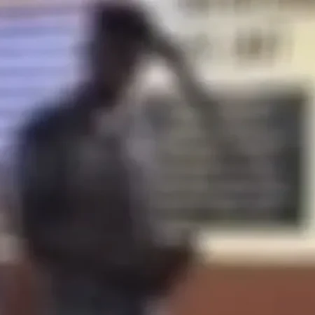 HOMEM COM FACÃO CRAVADO NA CABEÇA CHEGA CAMINHANDO A HOSPITAL