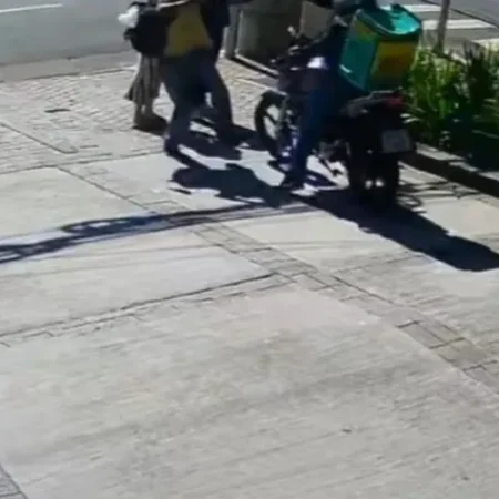 HOMEM É BALEADO NA CABEÇA AO TENTAR IMPEDIR ASSALTO