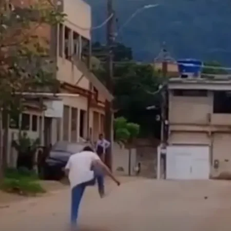 HOMEM É PRESO POR AGREDIR EX-MULHER E MATAR CACHORRO PISOTEADO