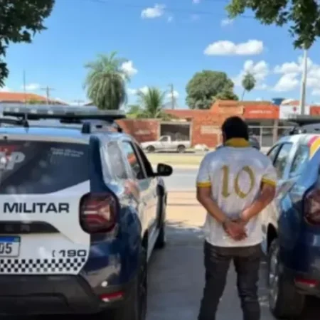 HOMEM É PRESO SUSPEITO DE ESTUPRAR A IRMÃ ENQUANTO ELA DORMIA