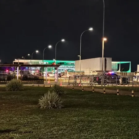 HOMEM JOGA MOCHILA PERTO DO STF E ÁREA É ISOLADA POR SUSPEITA DE BOMBA