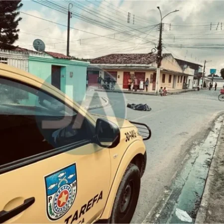 HOMEM SAI PARA BEBER COM AMIGOS E ACABA MORTO