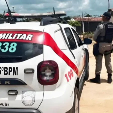 HOMEM É PRESO SUSPEITO DE AMEAÇAR MULHER DE MORTE COM FACÃO