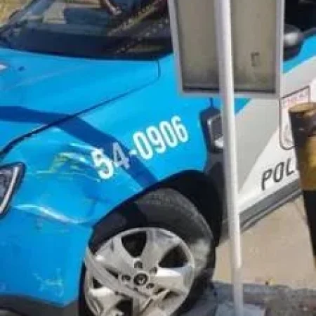 MULHER ROUBA VIATURA DA PM, FOGE PARA OUTRA CIDADE E ACABA PRESA APÓS BATIDA 
