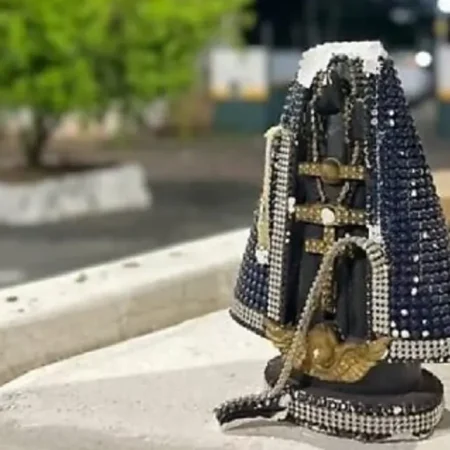 IMAGEM DE NOSSA SENHORA APARECIDA É ENCONTRADA SEM CABEÇA EM CAPITAL BRASILEIRA