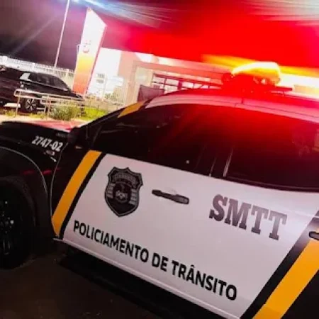 SMTT RETIRA DE CIRCULAÇÃO MOTOCICLETA COM ESCAPAMENTO ADULTERADO E PROVENIENTE DE LEILÃO