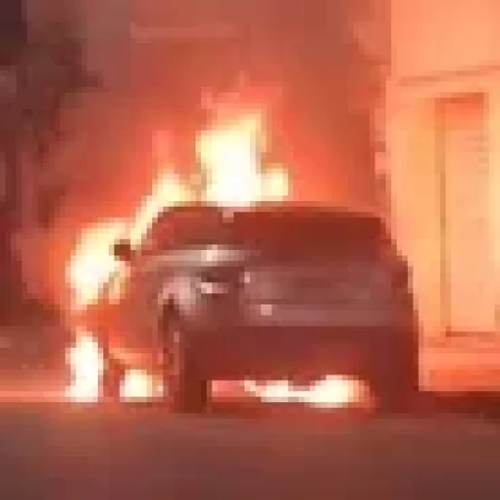 CARRO É INCENDIADO PRÓXIMO AO LAGO DA PERUCABA