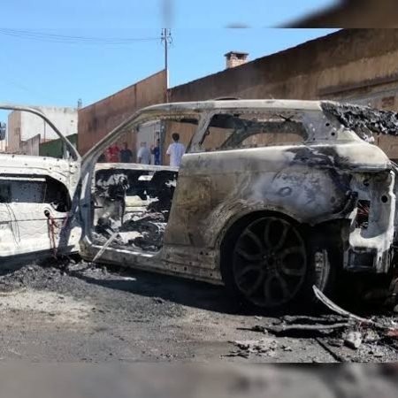 LAND ROVER EVOQUE PEGA FOGO E TEM PARTE DIANTEIRA DESTRUÍDA