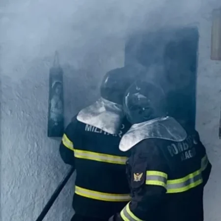 INCÊNDIO ATINGE ESCOLA DURANTE A NOITE E DESTRÓI SALA
