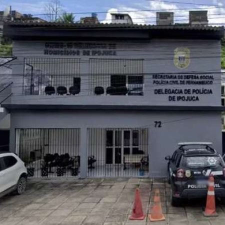 PROFESSOR É HOSPITALIZADO APÓS BEBER ÁGUA; SUSPEITA É QUE ALUNOS COLOCARAM REMÉDIOS EM GARRAFA