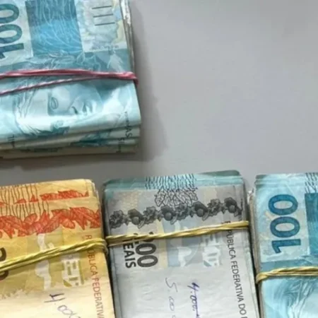 IRMÃO FURTA HOMEM QUE ECONOMIZAVA PARA COMPRAR APARELHO AUDITIVO