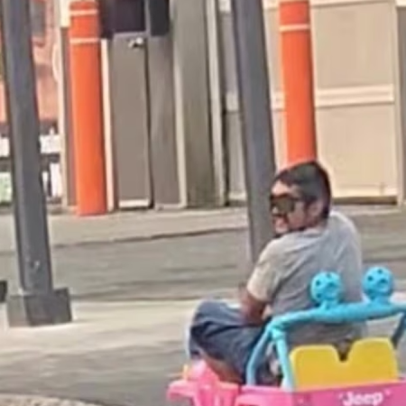 HOMEM DIRIGE ‘JIPE DA BARBIE’ BÊBADO, É PARADO PELA POLÍCIA E ACABA PRESO