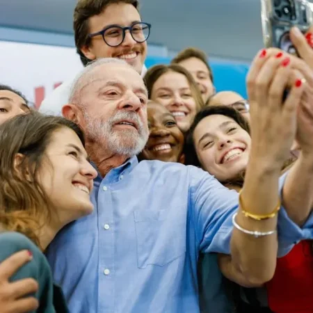 LULA ADOTA MUDANÇAS NA TENTATIVA DE REVERTER DESVANTAGEM