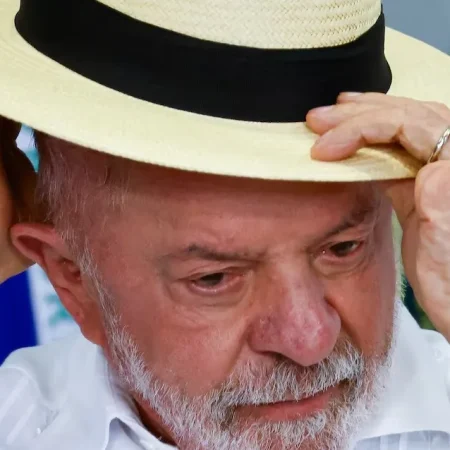 LULA PROMETE CANETA EMAGRECEDORA DE GRAÇA PARA PACIENTES COM OBESIDADE