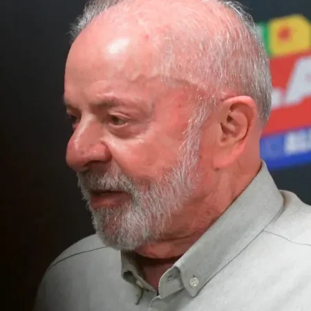 LULA VOLTA A PROVOCAR FLÁVIO SOBRE PEC DA 6X1: “PARE DE INVENTAR LOROTA”