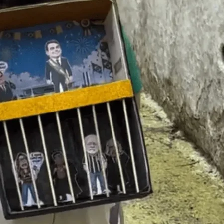 MÃE FAZ MOCHILA “MALUCA” QUE SIMULA VITÓRIA DE FLÁVIO E PRISÃO DE LULA