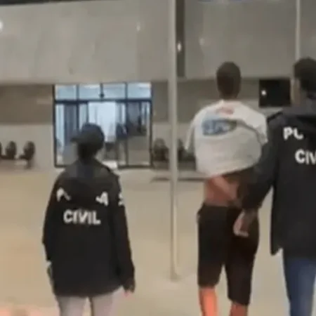 MÃE “VENDE” A VIRGINDADE DE FILHA ADOLESCENTE POR R$ 300 PARA AMANTE