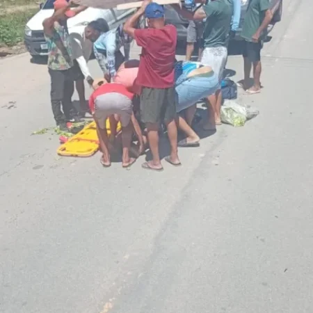 MOTOCICLISTA FICA FERIDO APÓS COLISÃO COM CARRO EM RODOVIA